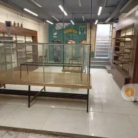 ویترین شیشه ای