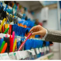 فروشنده خانم اتباع