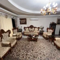 مبلمان همراه 8 عدد صندلی اضافه هم مدل مبل