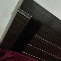 تخت تمیز  همراه پاتختی