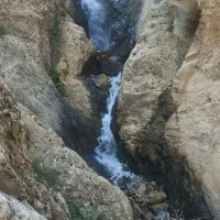 فروش زمین و باغ دارای آب چشمه و جاده آسفالت