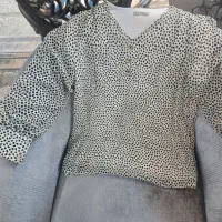 شومیز حریر  .استفاده نشده سایز ۴۸یا۵۰ میشه