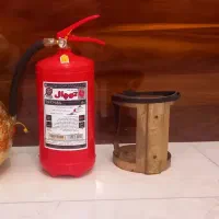 کپسول ۴ کیلویی آتش‌نشانی با نگهدارنده دیواری