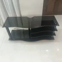 میز تلویزیون شیشه ایی مشکی کاملا سالم