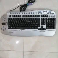 صفحه کلید به همراه چراغ مطالعه
