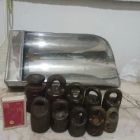 مقداری سنگ ترازو کوچیک