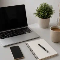 ادمین فعال و منظم با موبایل
