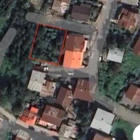 زمین ۳۰۵ متری با کاربری مسکونی