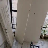 ۵ عدد درب چوبی ۳ درب سرویس و ۲ درب ورودی تمیز