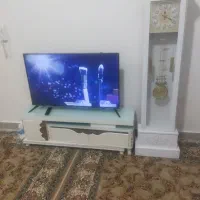 میزتلوزیون وساعت ایستاده