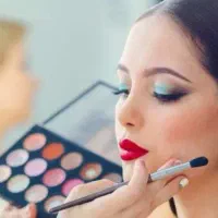 آموزش و خدمات آرایشگری در منزل با قیمت مناسب