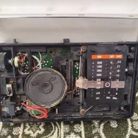 رادیو سه موج سالم فقط قاب رویی نداره