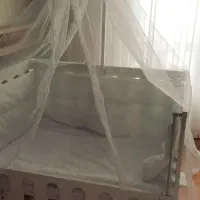 تخت کنار مادر
