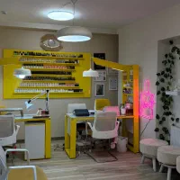 استخدام و اجاره میز برای ناخنکاران حرفه ای