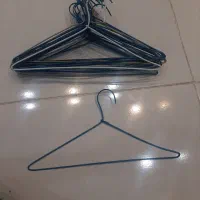 چوب لباسی و کاور کت و شلوار