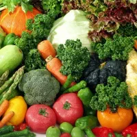 به یک نیروی خانم در مغازه سبزیجات نیازمندیم