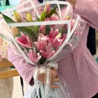 دسته گل لیلی رز آماده قیمت روز ۳۹۰۰
