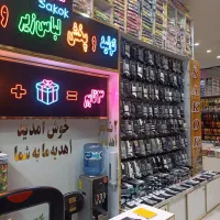 فروشنده و صندوقدار خانم