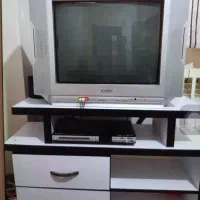 تلویزیون و میز قیمت ۲۰۰۰۰۰۰ ( دو میلیون تومان )
