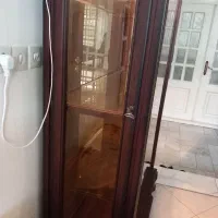 ویترین چوبی با چراغ