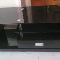 میز تلویزیون مشکی چوبی شیشه ای