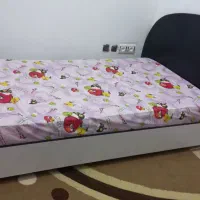 تخت یکنفره و تشک و کفی تخت کاملا نو