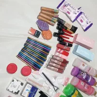 لوازم ارایشی عمده و جزعی تخفیف خورده رژ خط چشم کرم