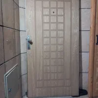 درب ورودی ساختمان