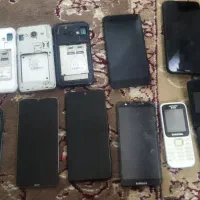 تعدادی گوشی بدون ال سی دی وباطری