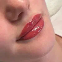 مدل برای شیدینگ لب