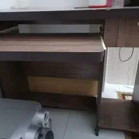 میز کامپیوتر بدون صندلی