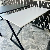 میز کامپیوتر بدنه مثلثی