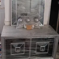 جاکفشی و آینه کنسول