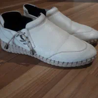 دو عدد کفش چرم وطبی ( سفید طبی ۳۷)