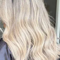 جذب نیروی دستیار و رنگ کار آرایشگر