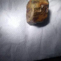 یک عدد سنگ واقعا قیمتی