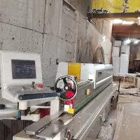 کارگر ساده و  برشکار و مونتاژ در کارگاه ام دی اف