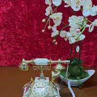 تلفن رومیزی صدفی و طلایی