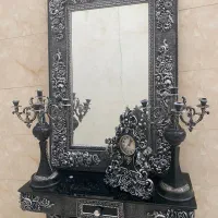 میز اینه و شمعدان