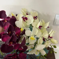 تعدادی گل مصنوعی