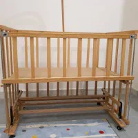 تخت(گهواره)کنار مادر چوبی