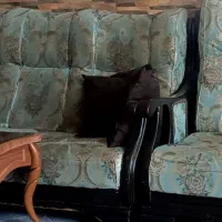 فروش ناهارخوری ۴ نفره از چوب ساخته شده ومبل راحتی