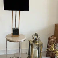 آباژور و میز سنگی