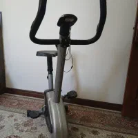 دوچرخه ثابت ورزشی