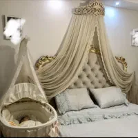 تاج بالای تخت