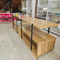 ویترین و قفسه فروشگاهی