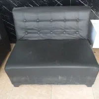 فروش مبل ۲ نفره تمام چرم میز کار و دراور ام دی اف
