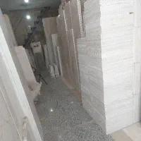 کارگر برش کار در سنگفروشی