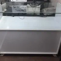 ویترین دکور مغازه میز اداری صندلی چرخ دار