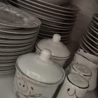 سرویس چینی۶ نفره گلدان ۱متری بزرگ وباکس گل